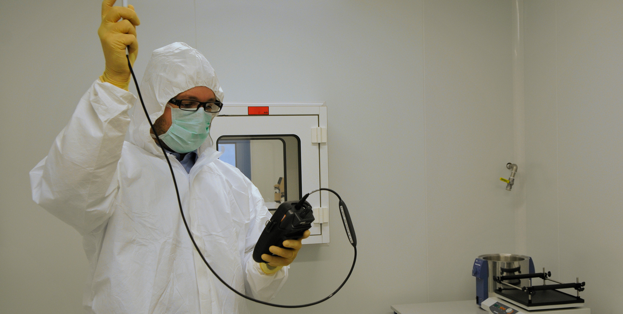 CETEP réalise le contrôle des salles blanches et laboratoires suivants : laboratoire microbiologique, salles d’opération, salles de production pharmaceutique, salles de production industrielle…