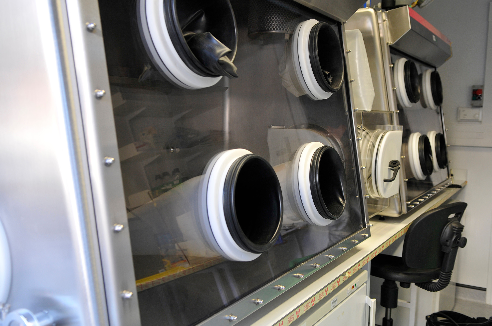 CETEP est spécialisé dans la qualification et le contrôle des équipements de protection collectifs : PSM et Hottes à Flux Laminaire (HFL), sorbonne de laboratoire, hotte chimique, isolateur, dispositif d'extraction au poste de travail